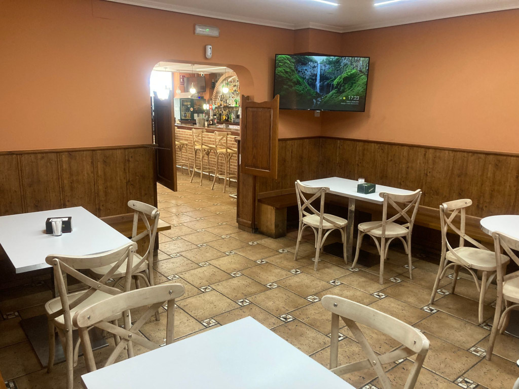 Salón interior Café-Bar El Negrillón